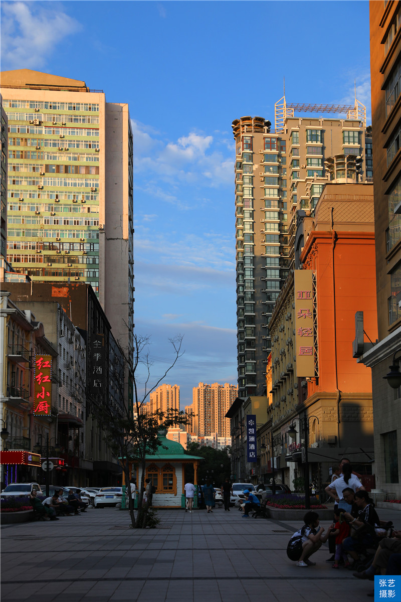 哈尔滨有条堪称亚洲第一街：仿欧建筑71栋，“黄金”铺就的石头路