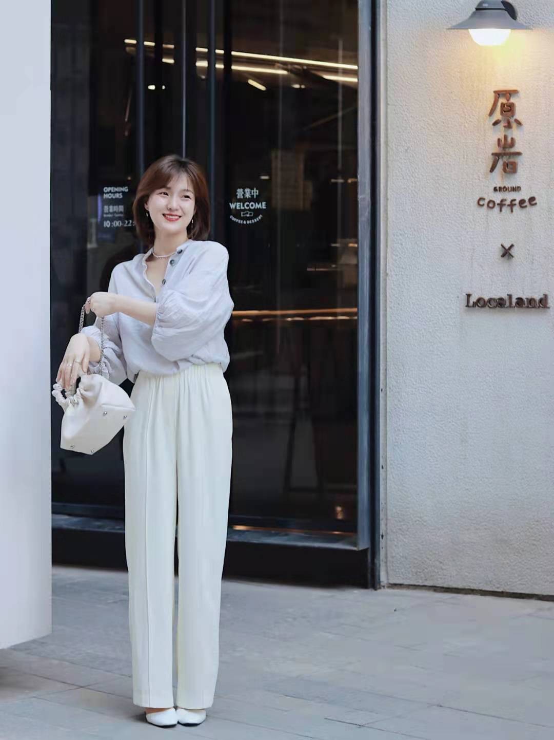 从“杭州”街拍看：只需要1条白裤子！搭配针织衫、外套高级时髦