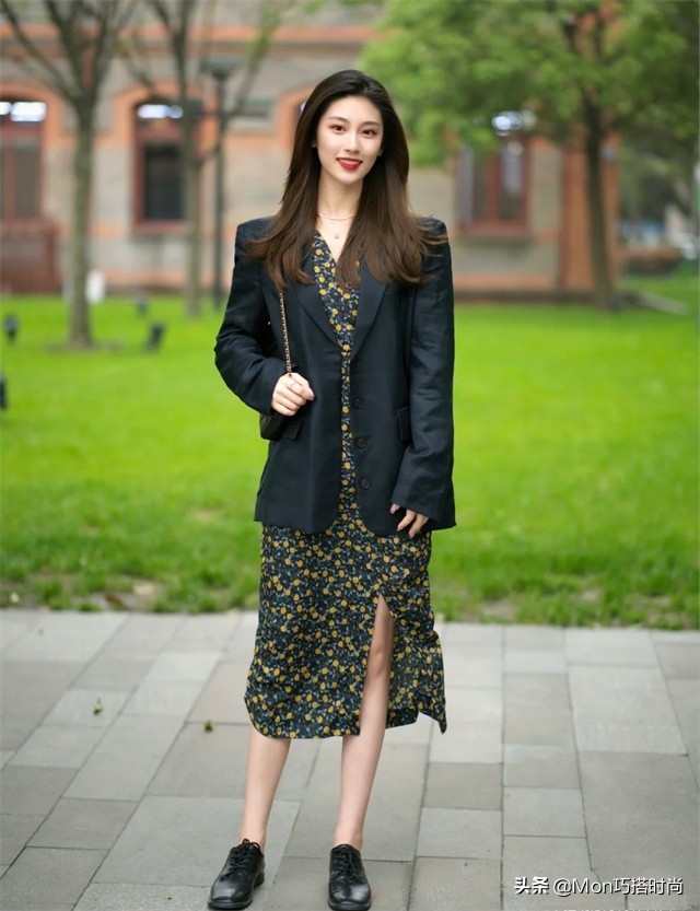 从素人街拍中能看出：杭州人的时尚真不一般，穿着自然高级，好美
