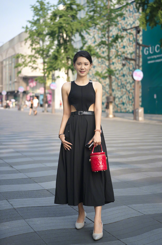 被杭州女生的“百褶裙”圈粉了！时髦、洋气又显瘦，照着穿好高级