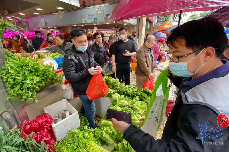 街拍｜年廿九买年花！大雨中，广州街坊买买买