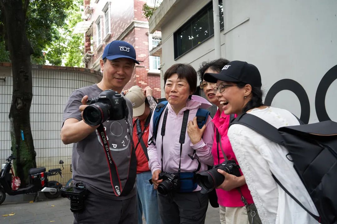 街头摄影，到底是孤独者的旅程？还是三人行必有我师？