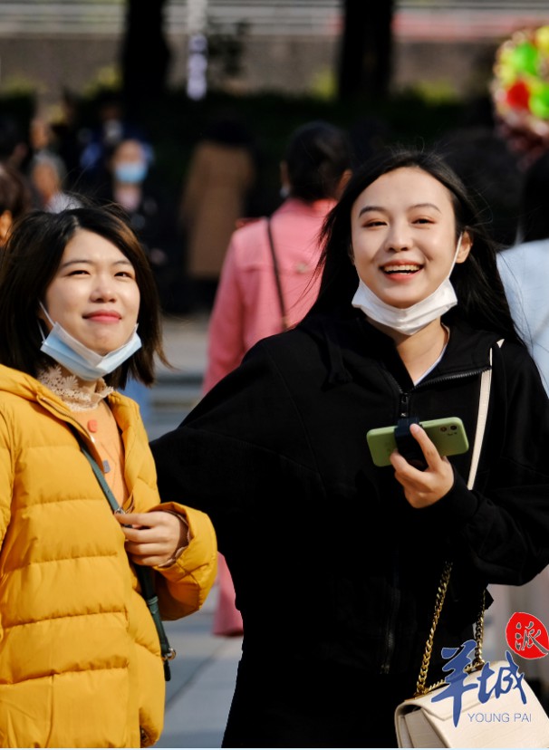 「街拍」日暖花香，广州街头情意浓→