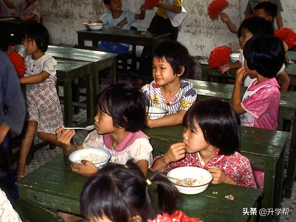 老照片：1979年的广州街拍，你还有四十年前生活记忆吗？