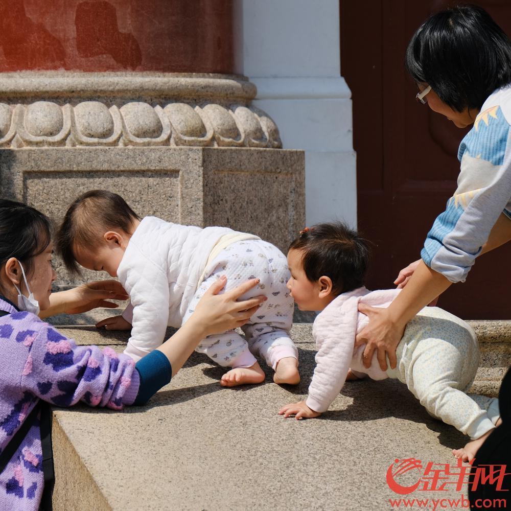 街拍：没错是26℃，这就是广州的春天，街坊直接换短袖