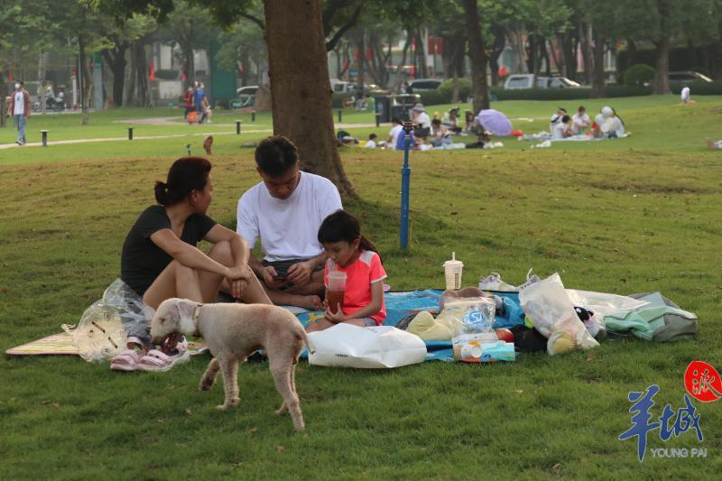 街拍 | 悠长假期风日正好，你聚了吗？