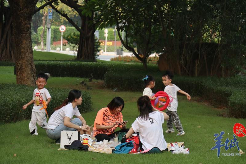 街拍 | 悠长假期风日正好，你聚了吗？