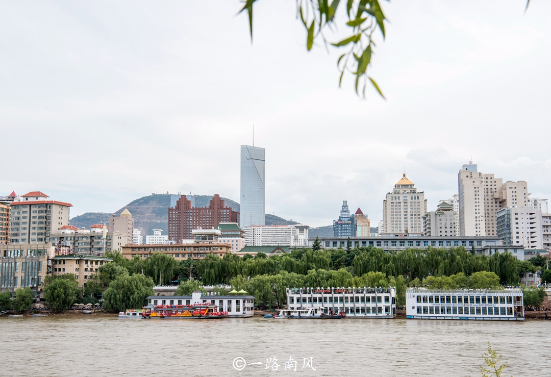 实拍“西北小香港”－兰州市，看看这座城区狭长的城市美不美