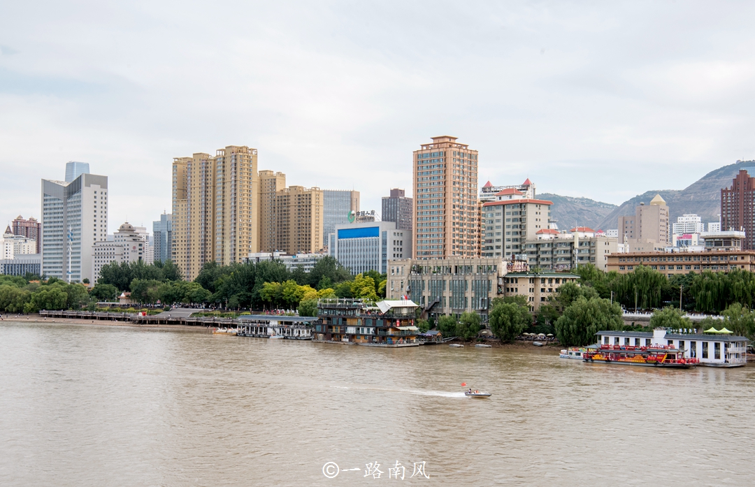 实拍“西北小香港”－兰州市，看看这座城区狭长的城市美不美