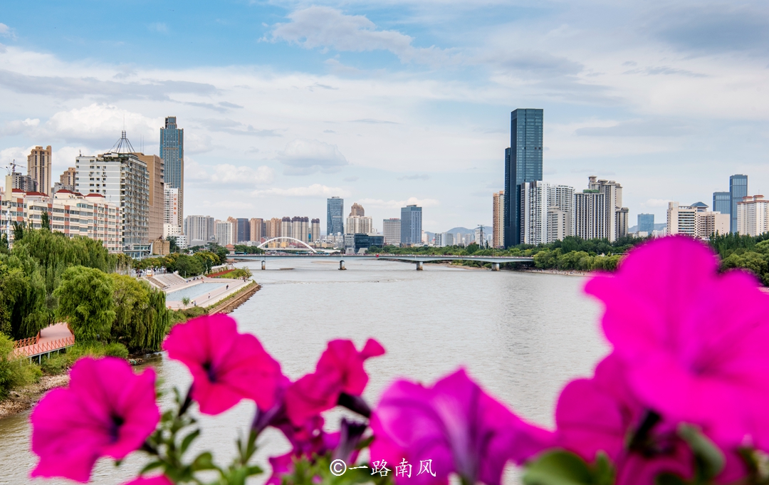 实拍“西北小香港”－兰州市，看看这座城区狭长的城市美不美