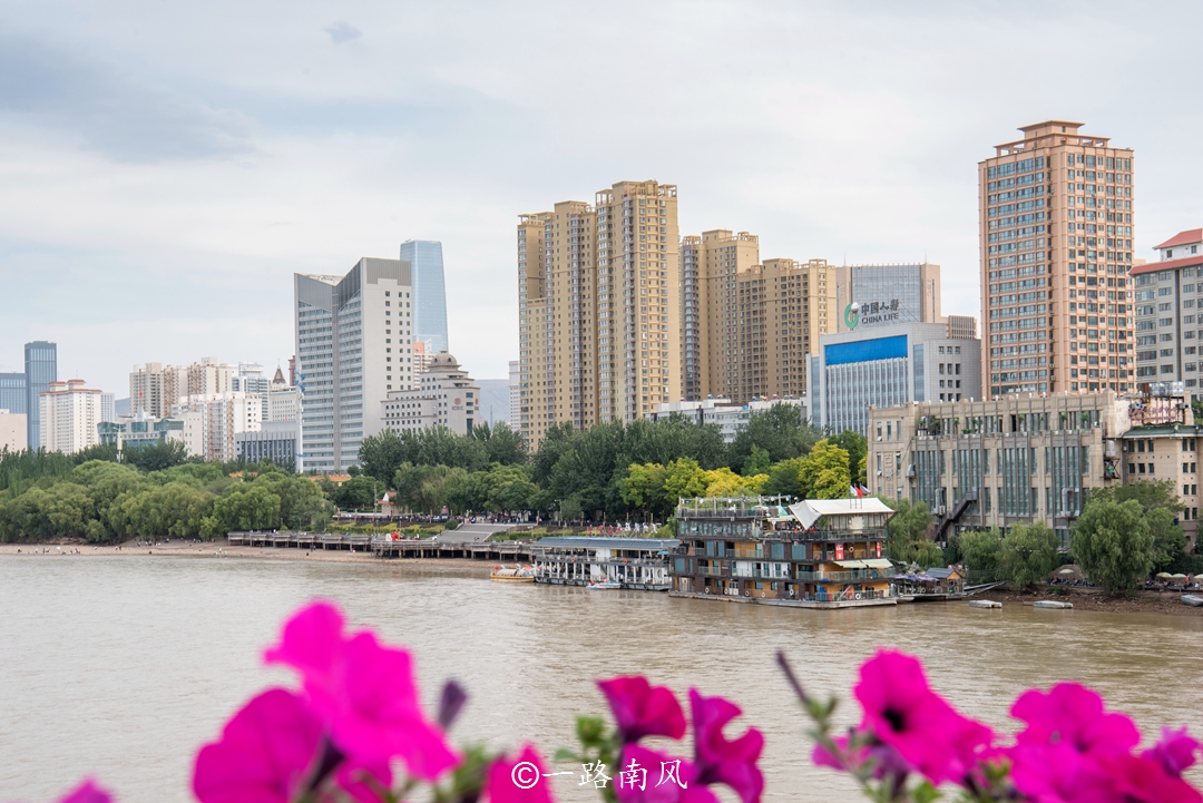 实拍“西北小香港”－兰州市，看看这座城区狭长的城市美不美