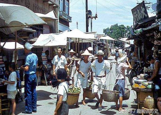 50年代的台湾街拍，找一下亮点证明是炎黄子孙