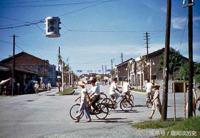 50年代的台湾街拍，找一下亮点证明是炎黄子孙