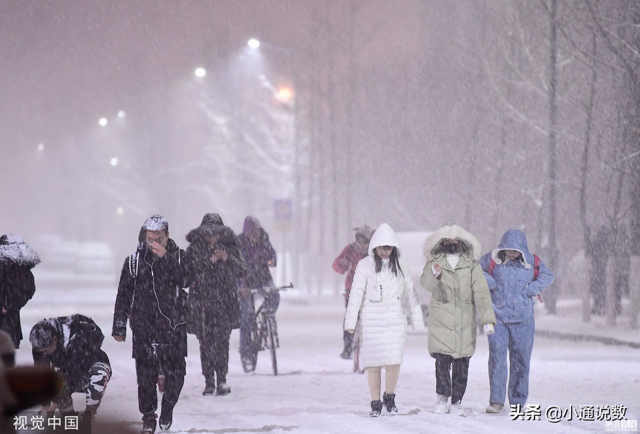 没有对比就没有伤害，沈阳大雪纷飞，深圳街头短裙短裤满天飞