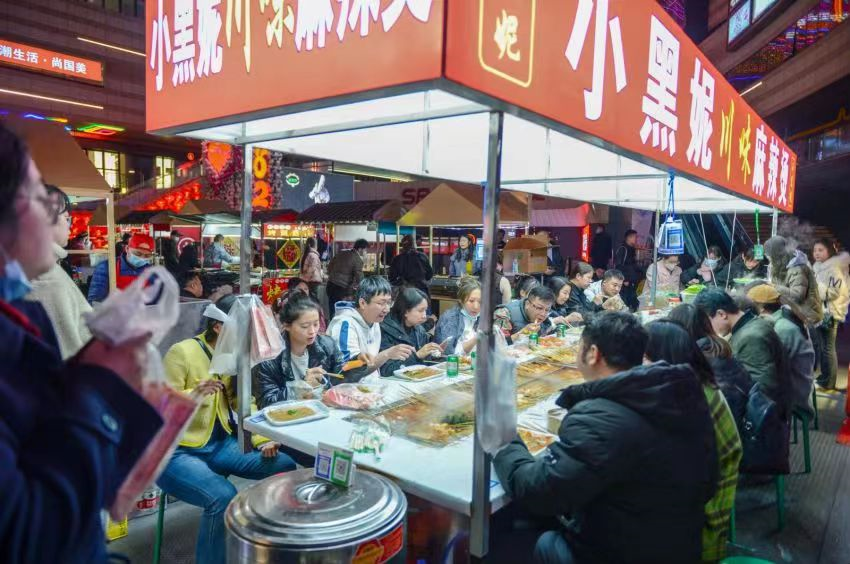 济南环联夜市美食上新，快去打卡！济南东部新增一家网红夜市，有美食、驻唱、后备箱市集……