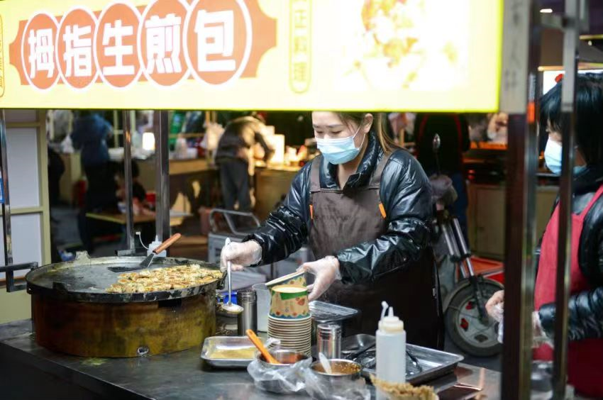 济南环联夜市美食上新，快去打卡！济南东部新增一家网红夜市，有美食、驻唱、后备箱市集……