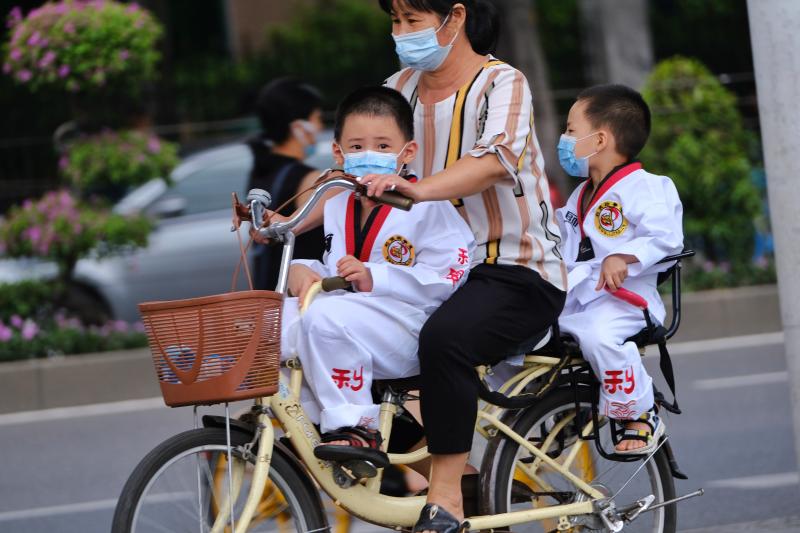 处暑·街拍丨广州不出暑，孩子们却快“出暑”了