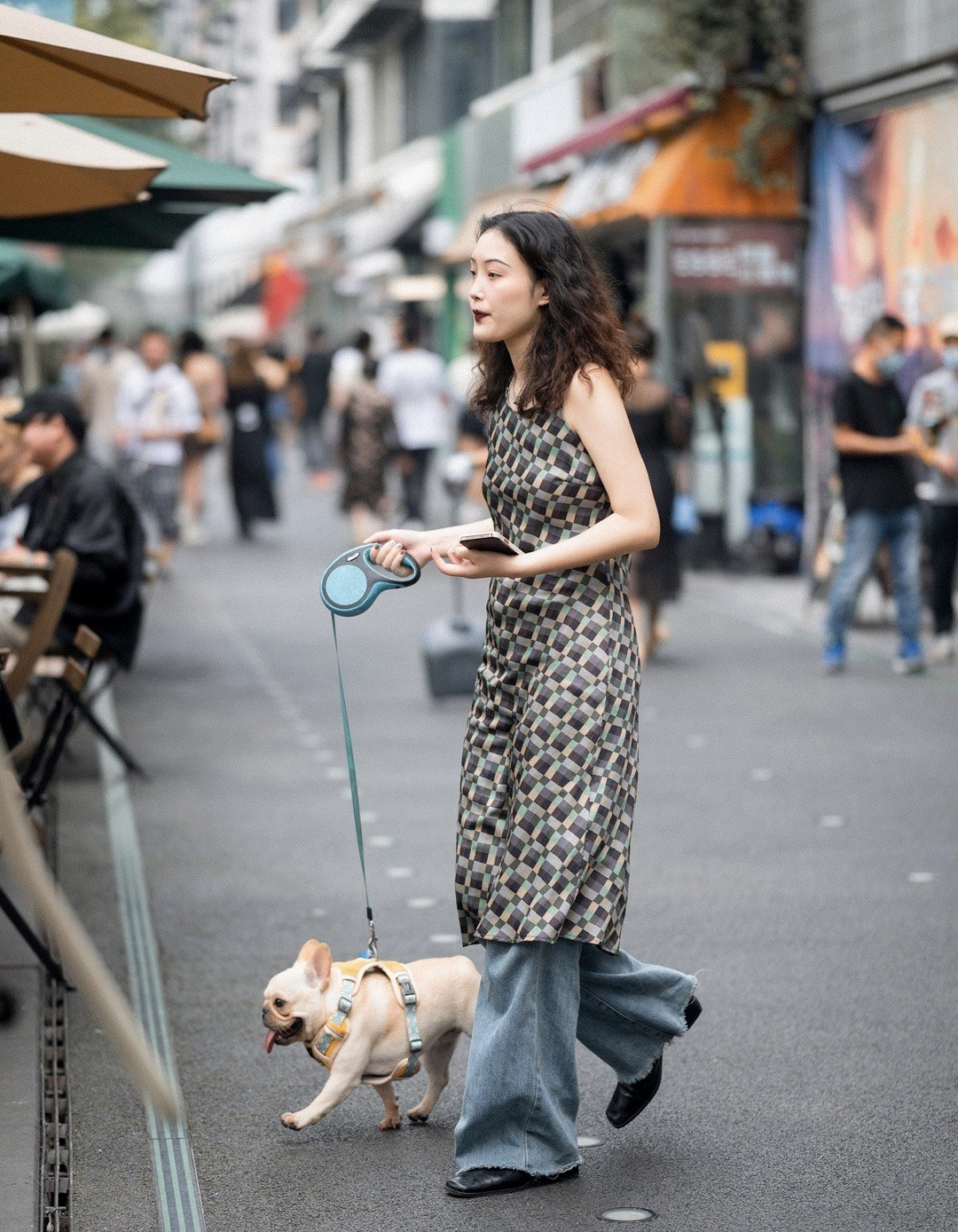 看了那么多街拍，还是成都女孩会穿，不花里花哨，时髦洋气又大气