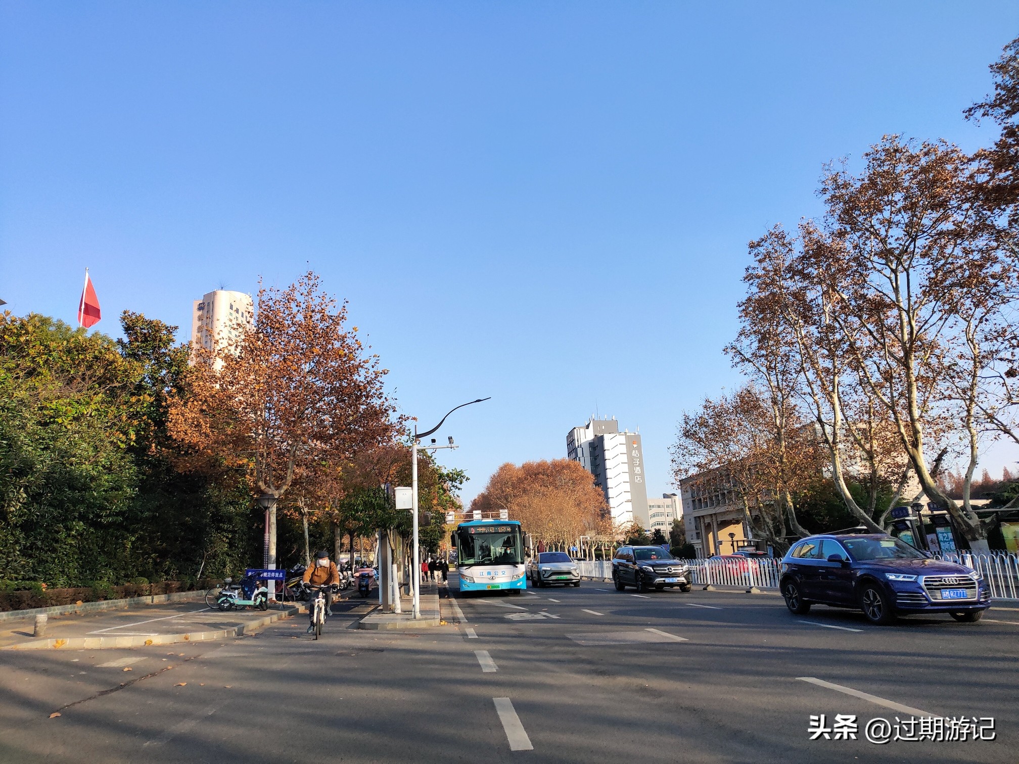 在南京街头散步，用双脚丈量风景，感受金陵秋色