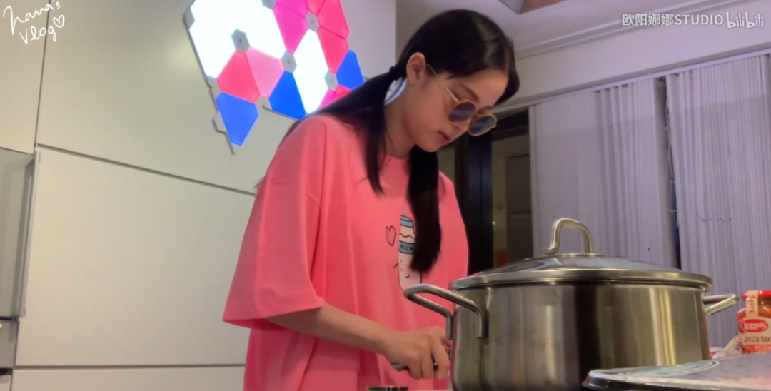 哪里能见到女明星的真“私服”？当然是看Vlog啊