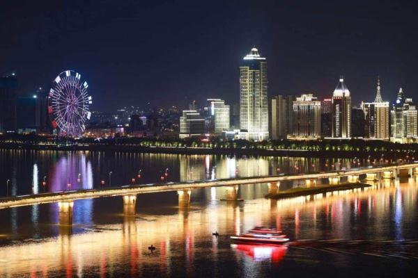 孟夏洪城 夜色迷人