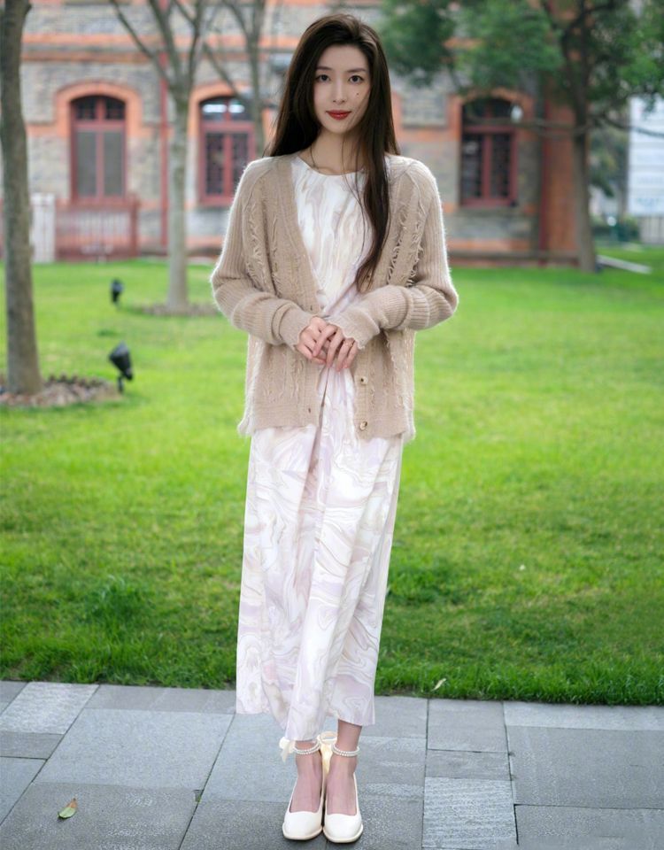 春天裙子穿“长”还是“短”？看完杭州女生的街拍，你会得到答案