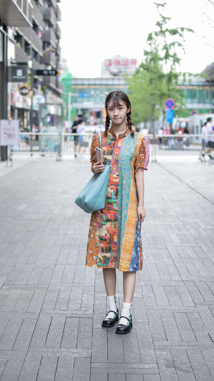 街拍杭州时尚靓丽的美女