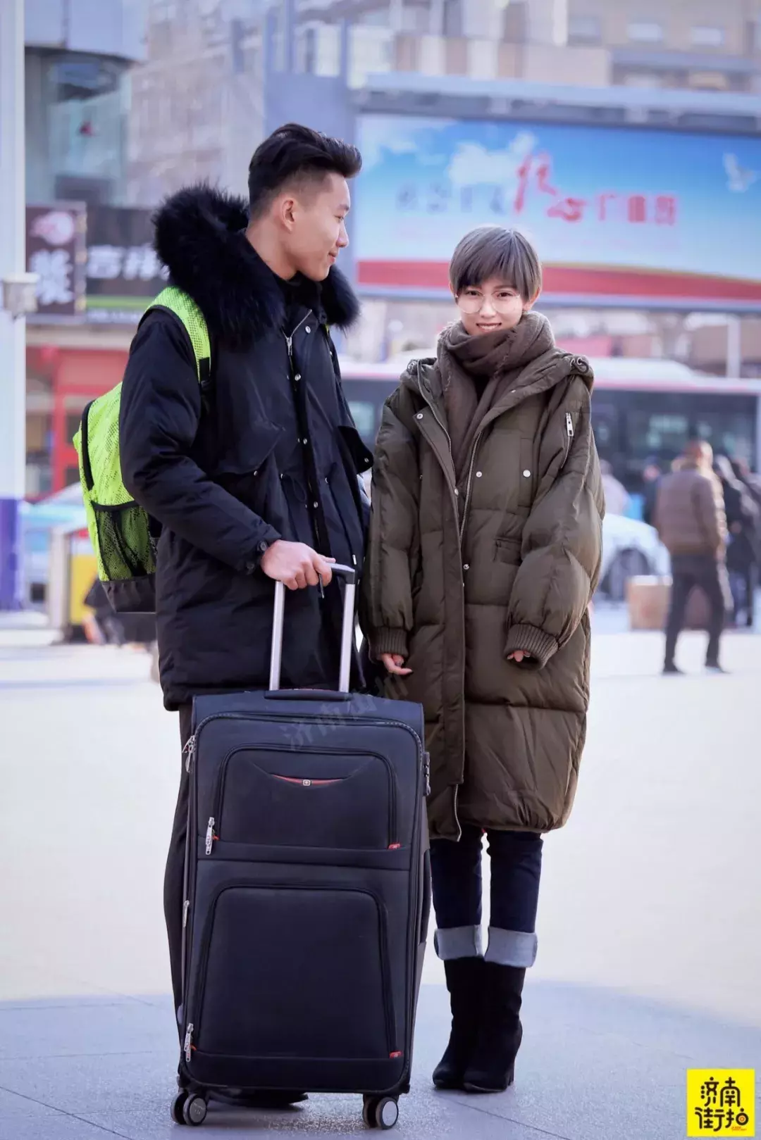 实拍春运时髦旅客,火车站成秀场!回家也要貌美如花