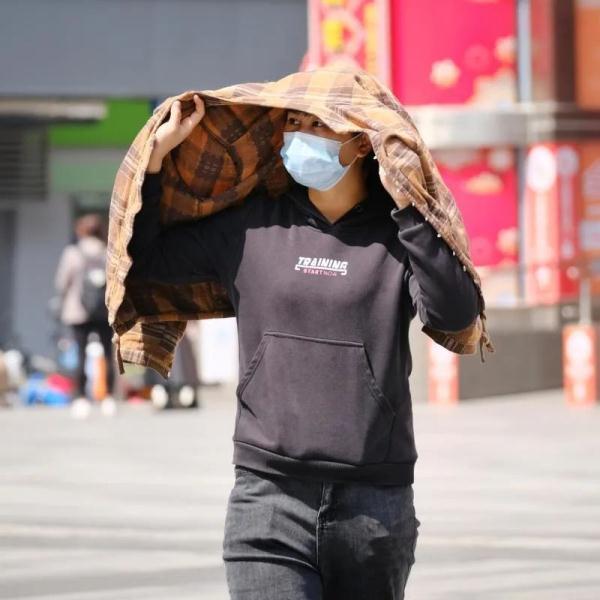 26℃，这就是广州的春天，街坊直接换短袖