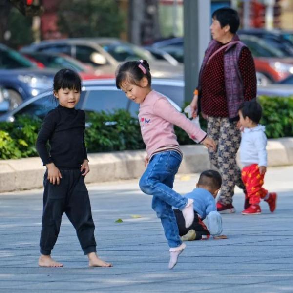 26℃，这就是广州的春天，街坊直接换短袖