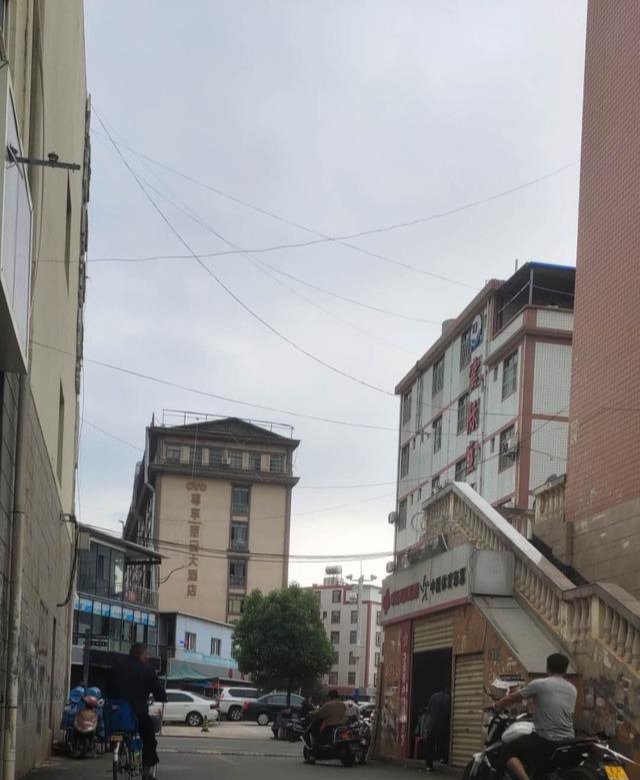 昆明市官渡区「织布营村」手机街拍
