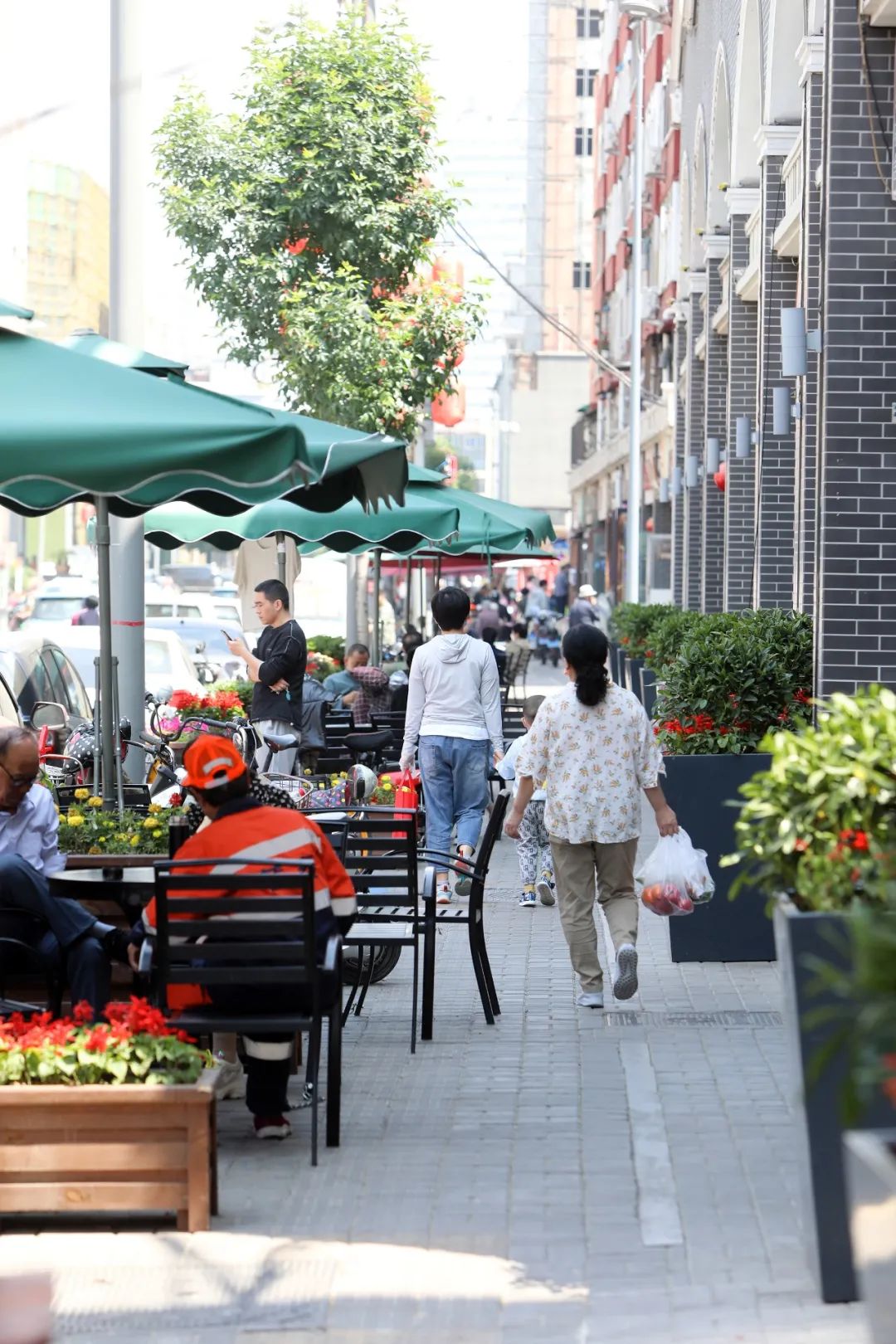 太原市迎泽区：街拍迎泽｜府城随景悠然风