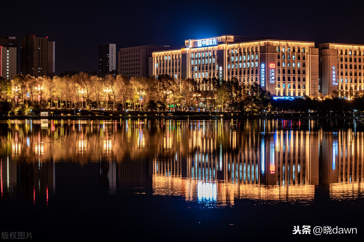 中国长春市城区及友谊公园夜景