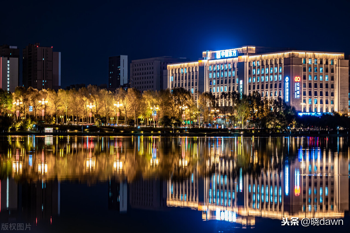 中国长春市城区及友谊公园夜景