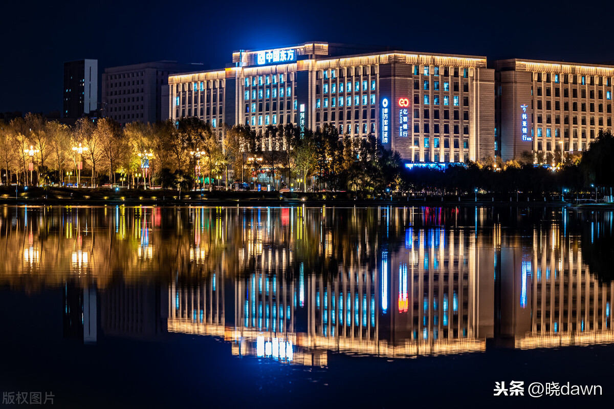 中国长春市城区及友谊公园夜景