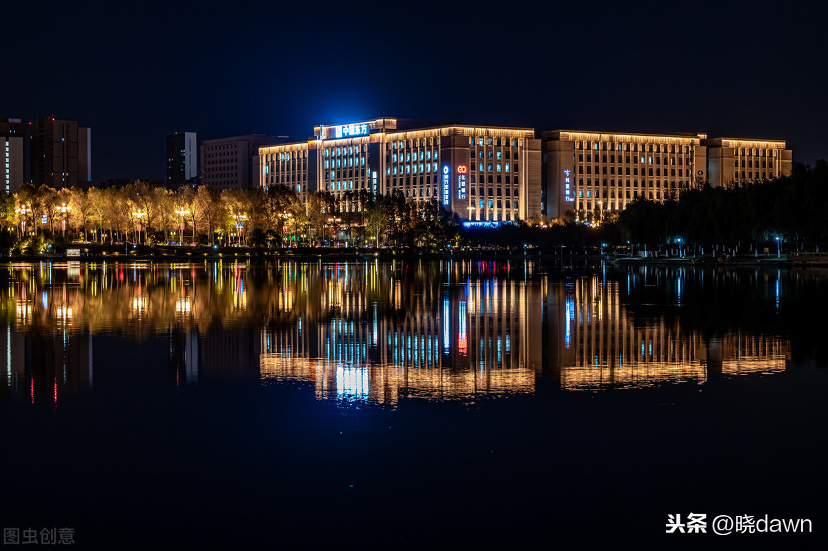 中国长春市城区及友谊公园夜景