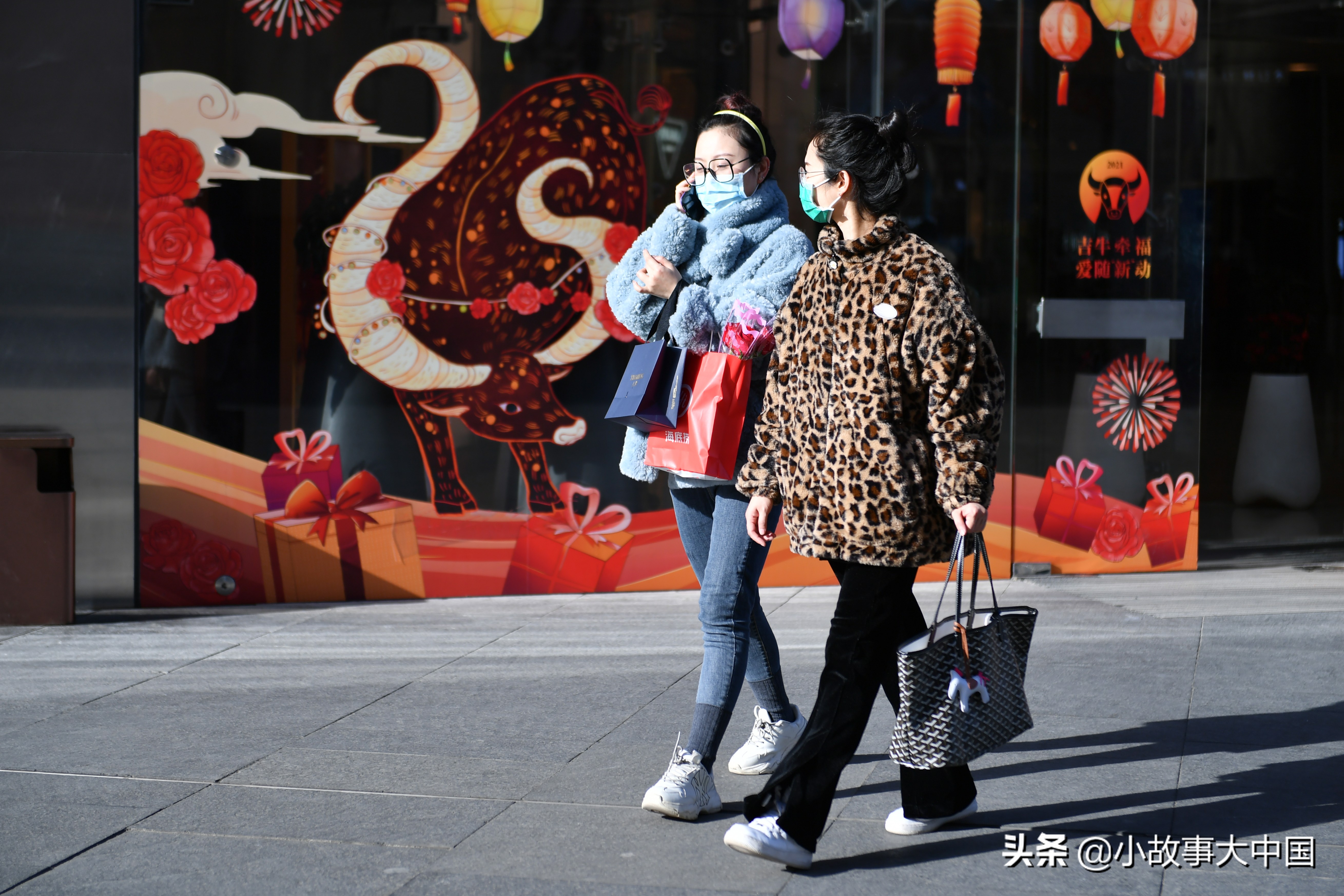 气温回暖15℃+阳光明媚迎周末，南京街头“春装”上线