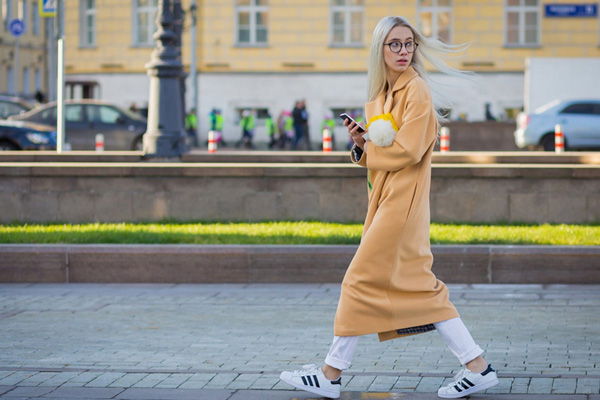 俄罗斯时装周街拍 寒冷冬日依然散发造型