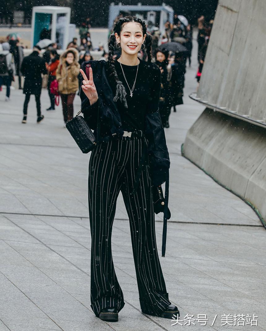 首尔时装周潮范街拍，这位韩俄塞三国混血模特，街拍秀很养眼！