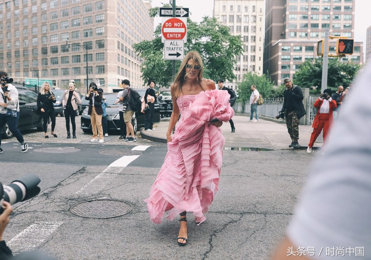 纽约时装周的最新街拍风格，下一个刷屏的爆款会是TA？