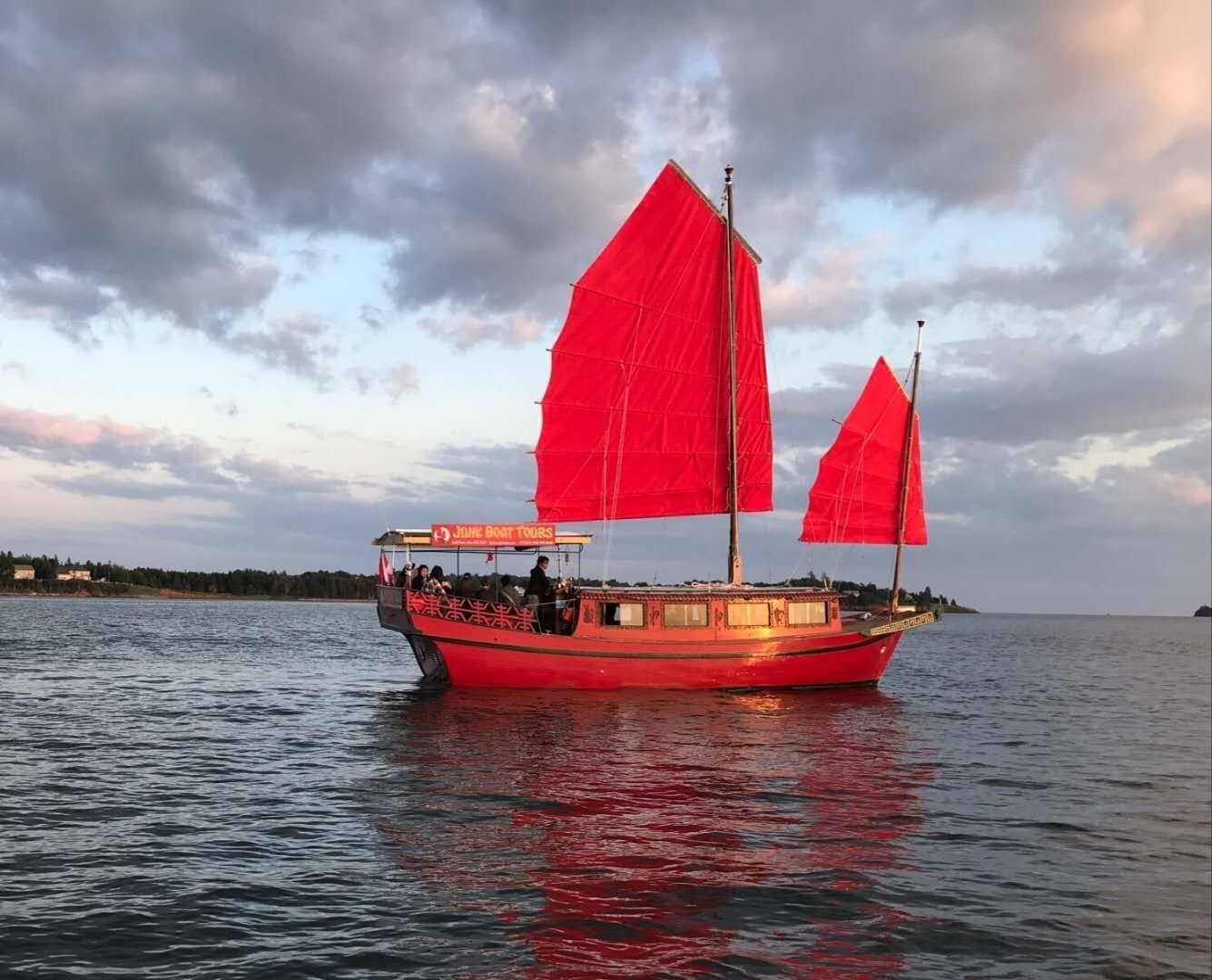 在温哥华，武汉姑娘罗丹妮和她的中国红帆船
