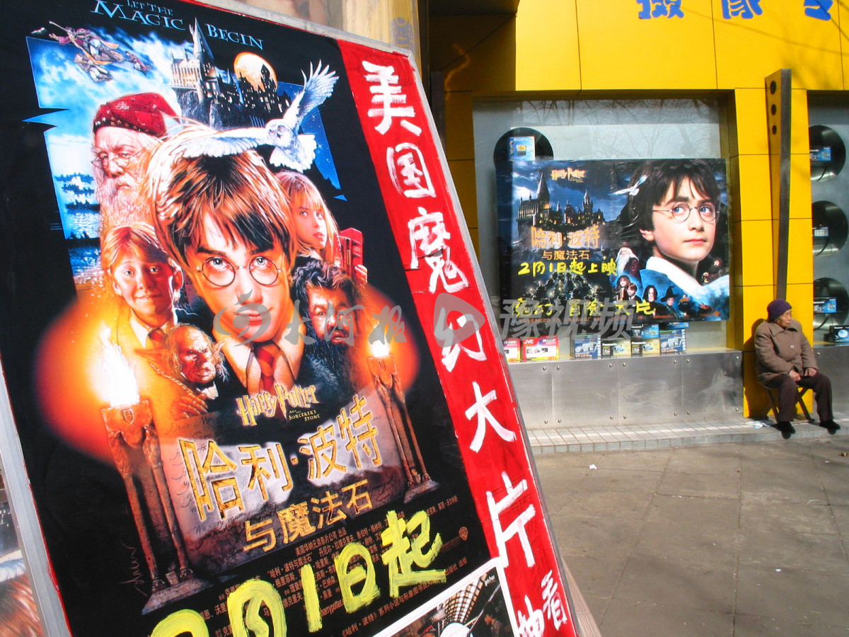 郑州记忆丨20年前的一组街拍：磁带，街头电影与蹦极