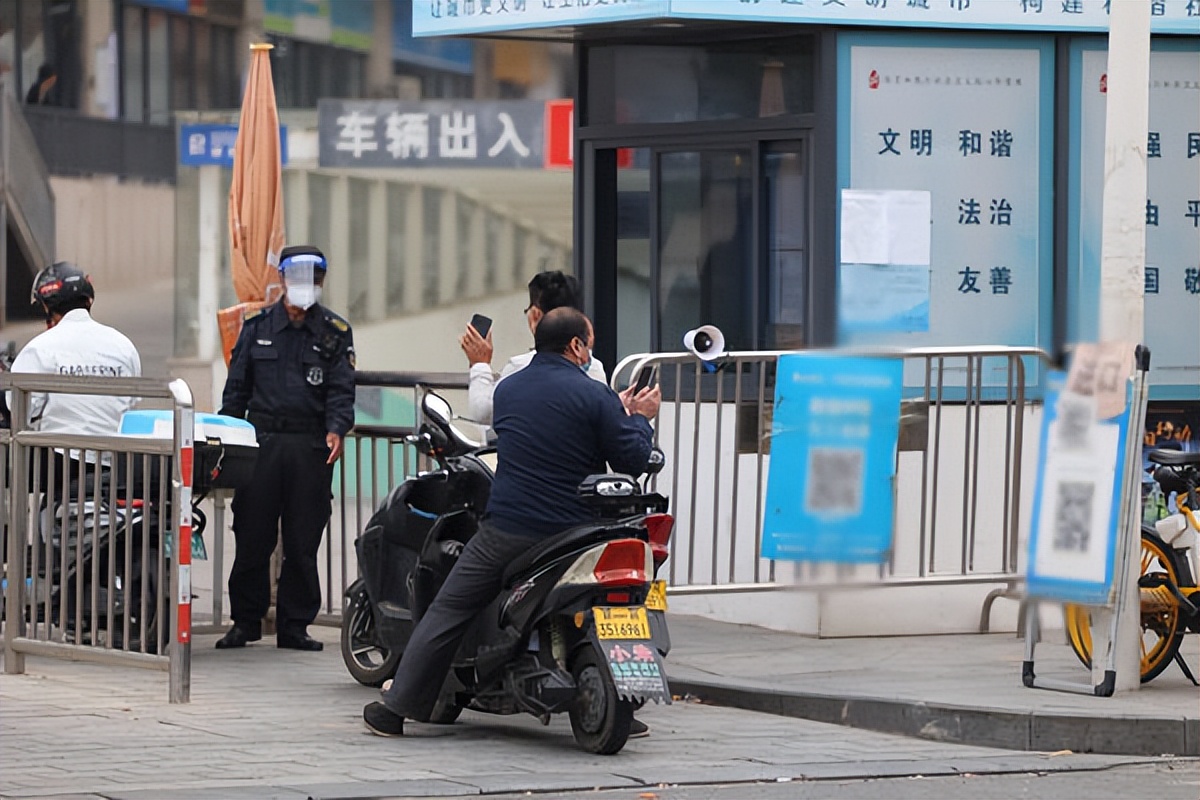 顶端街拍｜郑州“距离”烟火气，还有多远？