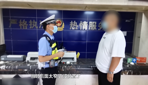 贵阳街头这一幕惊呆众人：宝马还能这么坐？网友反手就是一个举报