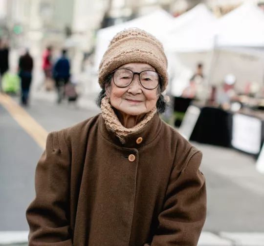 90岁的街拍模特，和他们的「唐人街时尚」