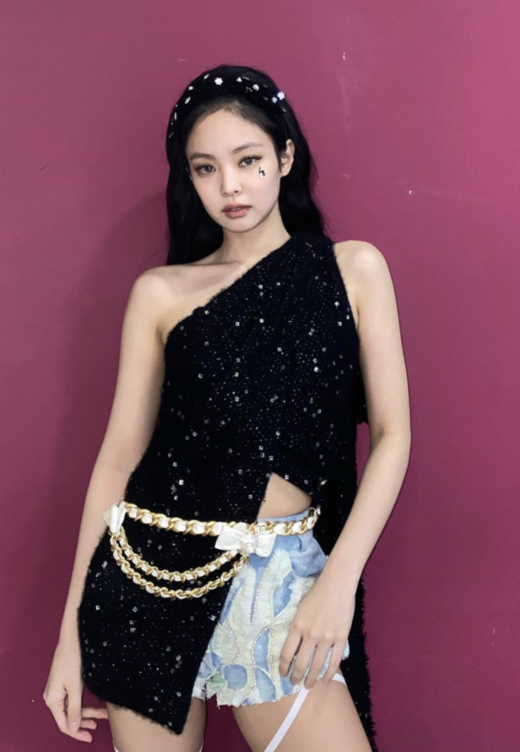 台上的Jennie：短裙短短短&amp;台下的煎妮：长裙长长长长&#8230;&#8230;