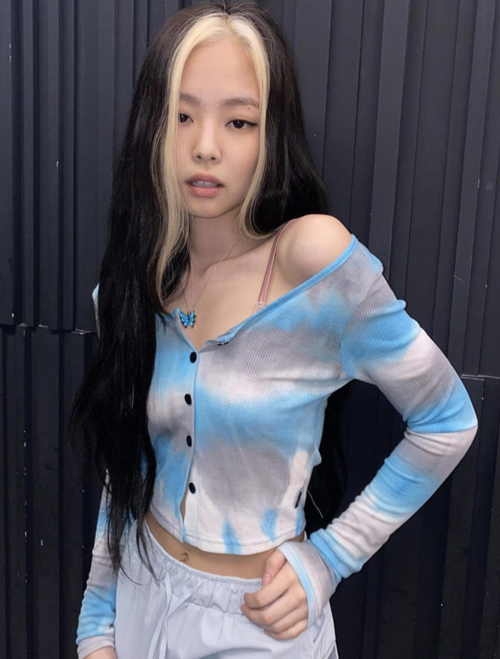 台上的Jennie：短裙短短短&amp;台下的煎妮：长裙长长长长&#8230;&#8230;