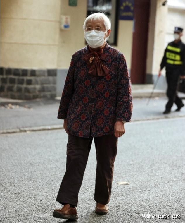 这群“上海奶奶”凭时尚街拍火了！平均年龄70，打扮比00后还时髦