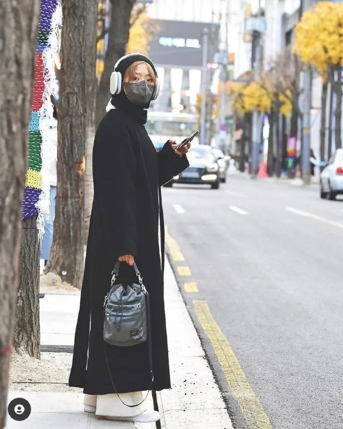 韩国街拍摄影师，首尔街头的时髦女孩秋冬穿搭范本