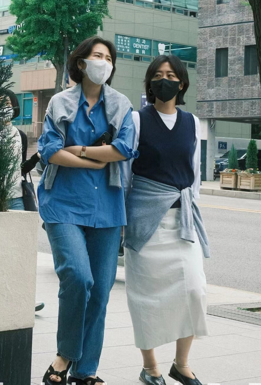 这个夏季“韩国路人”穿搭赢了，不花哨、不夸张，简约高级又时髦